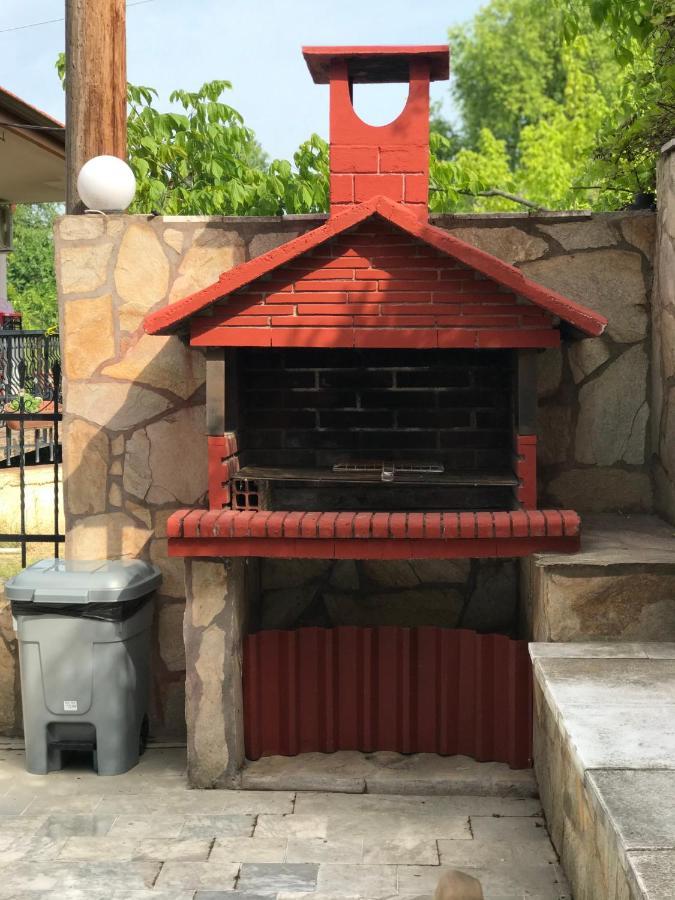 Rena Apartments アスプロヴァルタ エクステリア 写真