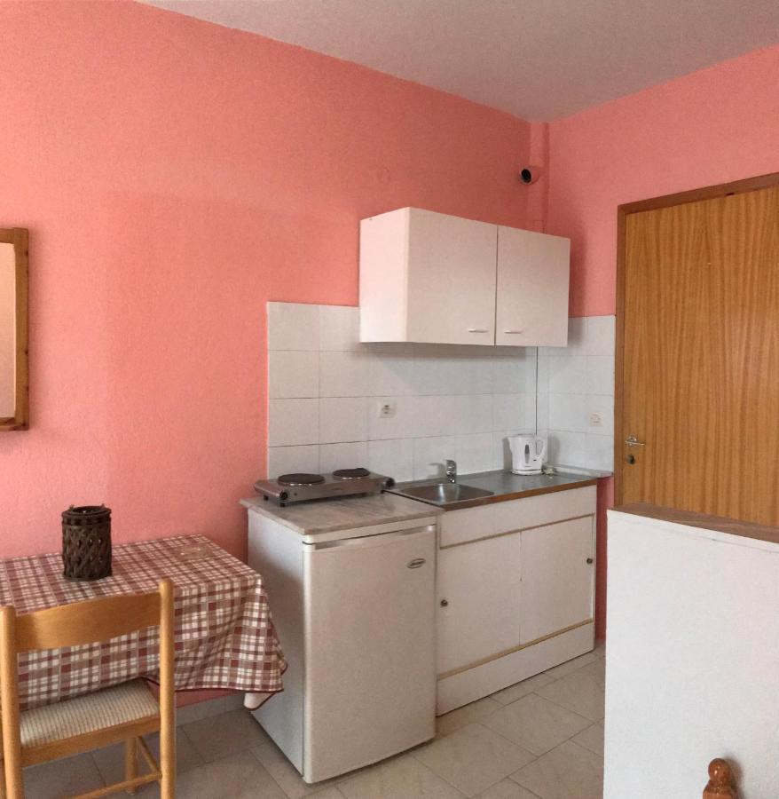 Rena Apartments アスプロヴァルタ エクステリア 写真