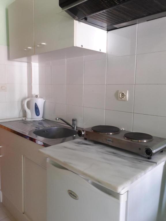 Rena Apartments アスプロヴァルタ エクステリア 写真