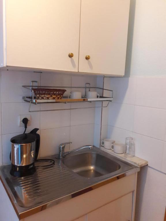 Rena Apartments アスプロヴァルタ エクステリア 写真