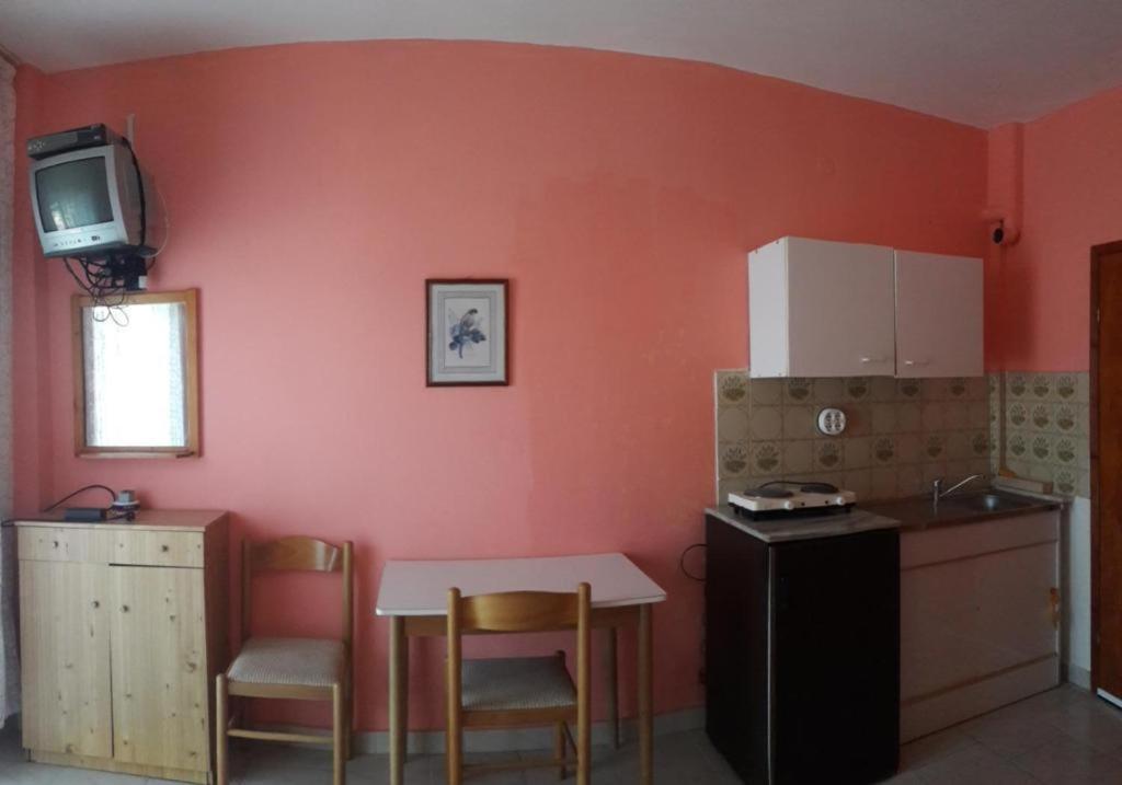 Rena Apartments アスプロヴァルタ エクステリア 写真